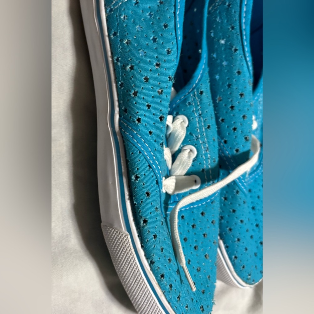 Kids Blue Star Pattern Shoes - Picture 2 of 7